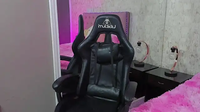 HannahCollyns online show from September 12, 2025, 7:35 pm