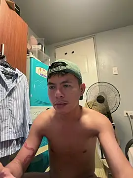 twinkrnboy online show from May 27, 2026, 9:38 am