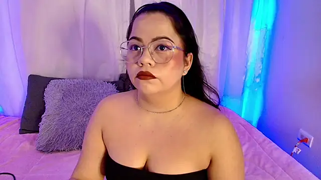 LilyRousee online show from May 4, 2026, 3:32 am