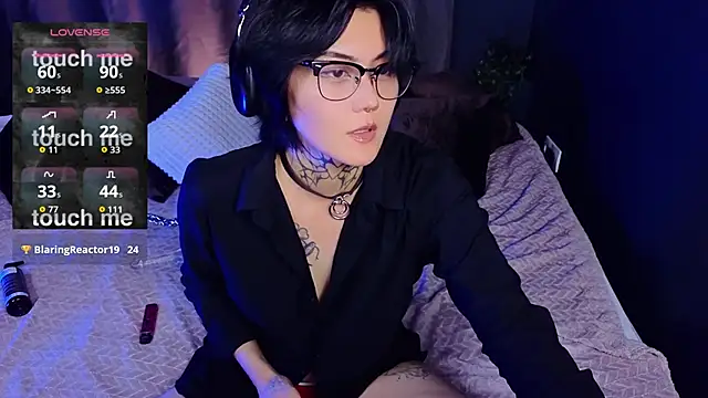 GothXRaven online show from October 3, 2025, 4:08 pm