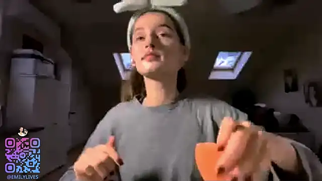 DarlineBrustera online show from October 18, 2025, 2:19 pm