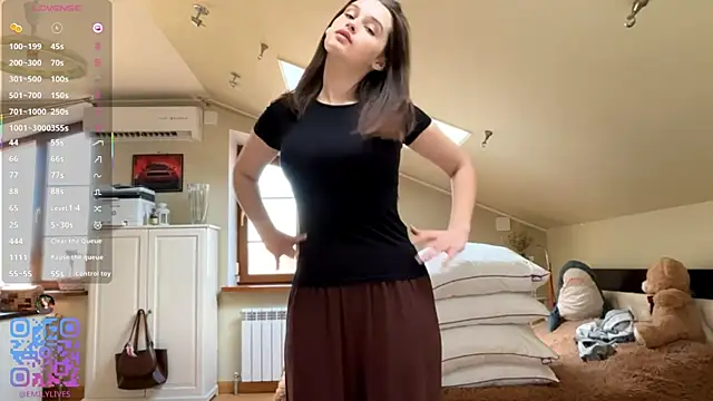 DarlineBrustera online show from May 11, 2026, 2:45 pm