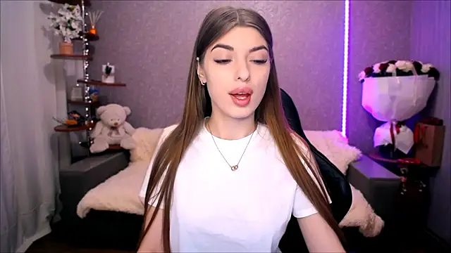 Snapshot of Dianaa_Lee0 chatting on February 17, 2026, 3:53 pm Dianaa Lee0 online show from February 17, 2026, 3:53 pm