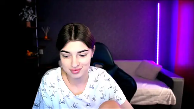 Snapshot of Dianaa_Lee0 chatting on September 19, 2025, 5:17 pm Dianaa Lee0 online show from September 19, 2025, 5:17 pm