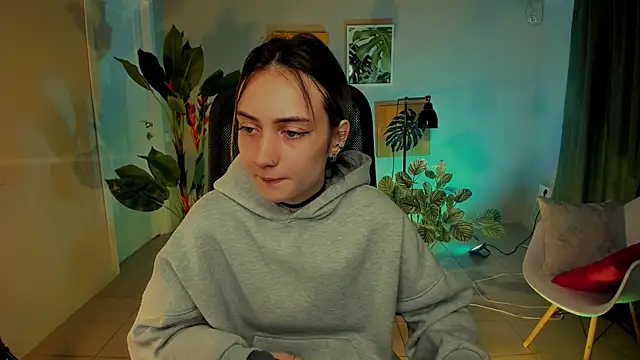 olivianorton online show from September 25, 2025, 12:11 pm