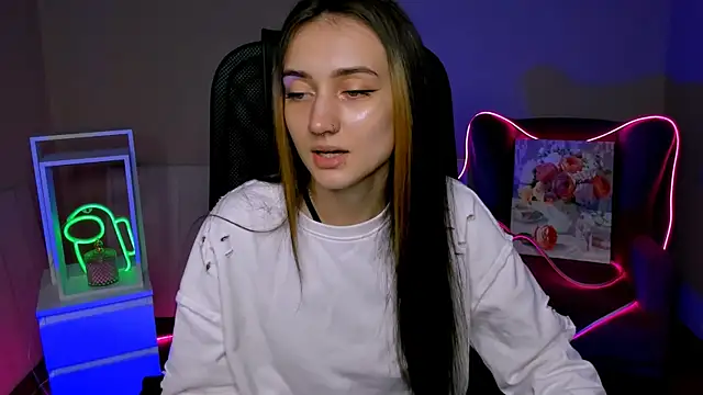 olivianorton online show from November 4, 2025, 2:43 pm