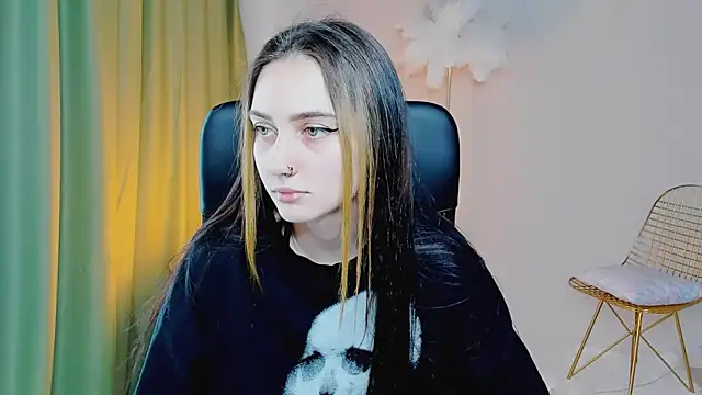 olivianorton online show from September 17, 2025, 1:02 pm