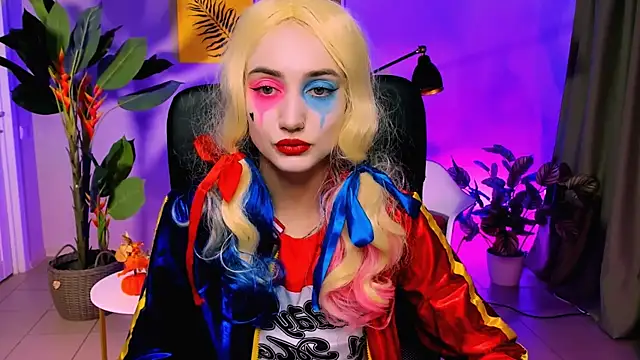 olivianorton online show from October 31, 2025, 2:57 pm