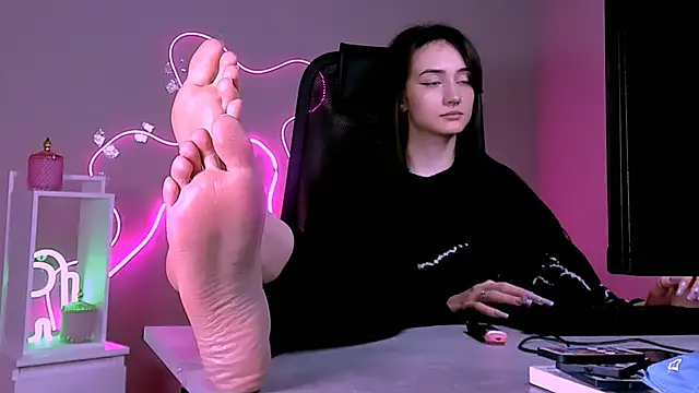 olivianorton online show from February 24, 2026, 3:02 pm