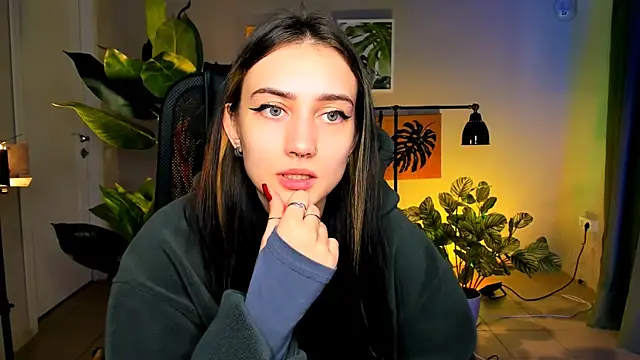 olivianorton online show from October 4, 2025, 10:28 am