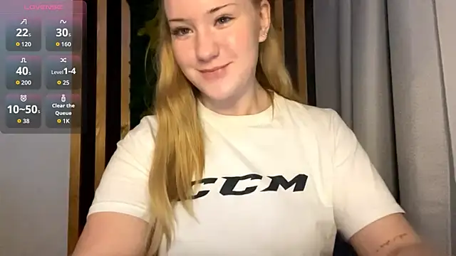 PandaFluff online show from October 29, 2025, 4:17 pm