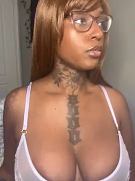 MistiSavannah online show from November 5, 2025, 4:32 pm