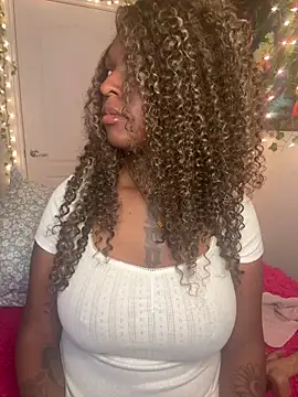 MistiSavannah online show from March 28, 2026, 3:02 pm