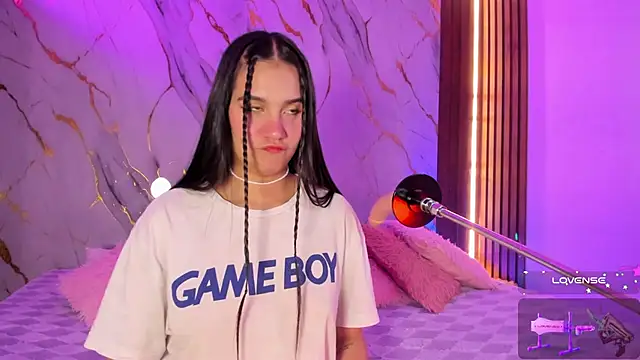 Emmiicute online show from November 5, 2025, 8:45 pm