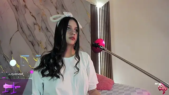 Emmiicute online show from September 25, 2025, 10:27 pm