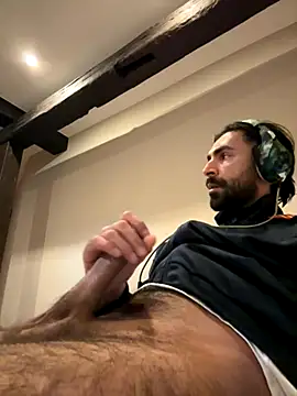 Snapshot of SergioGarcia93 chatting on October 29, 2025, 9:47 pm SergioGarcia93 online show from October 29, 2025, 9:47 pm