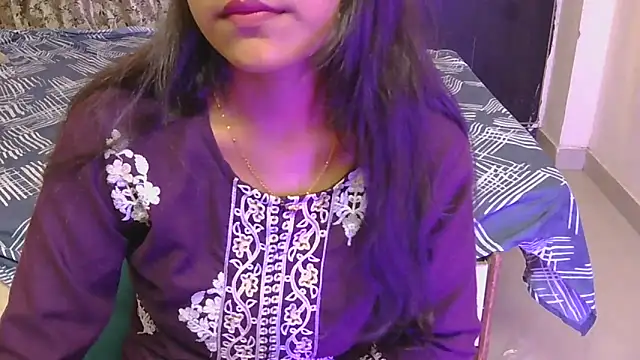 Snapshot of hoty-priya chatting on June 19, 2026, 5:24 am hoty-priya online show from June 19, 2026, 5:24 am