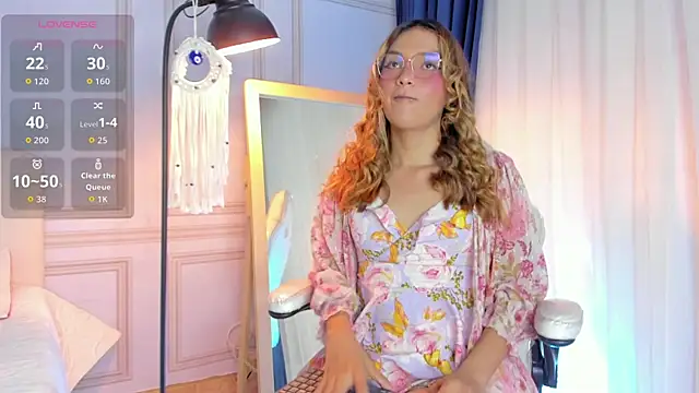 Doll Isa  online show from September 19, 2025, 7:40 pm