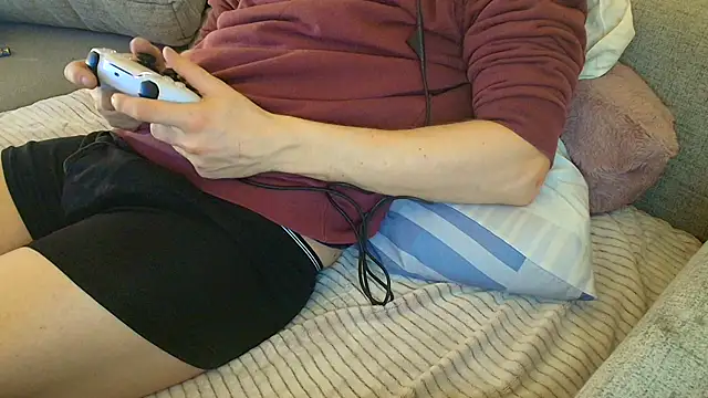 Breezydicksn online show from December 4, 2025, 9:36 pm