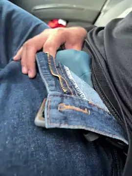 Snapshot of Xarkomm chatting on March 3, 2026, 9:33 pm Xarkomm online show from March 3, 2026, 9:33 pm