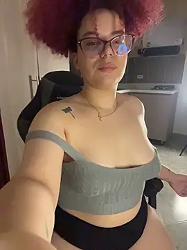 Enyagleam  online show from February 18, 2026, 1:47 am