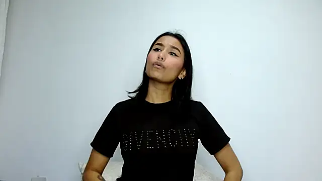 Gia Lee online show from October 3, 2025, 3:09 am