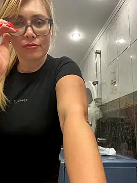 Crystal00Girl online show from October 26, 2025, 3:56 pm