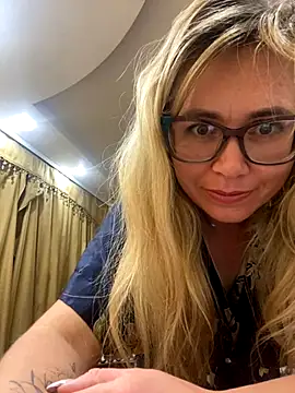 Crystal00Girl online show from October 9, 2025, 12:22 am