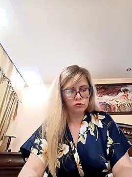 Crystal00Girl online show from October 28, 2025, 10:20 pm