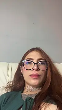 dreamleah  online show from April 28, 2026, 2:27 am