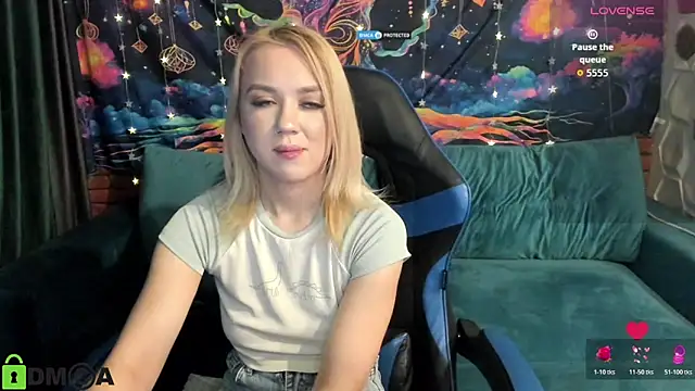 Snapshot of CrystalGirl99 chatting on March 10, 2026, 7:45 am CrystalGirl99 online show from March 10, 2026, 7:45 am