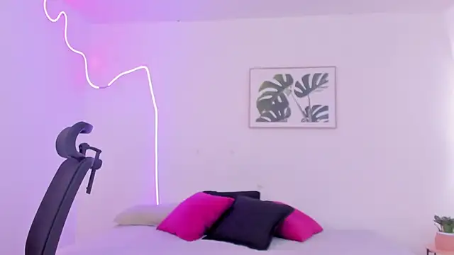 Snapshot of Cherrydollxx chatting on October 21, 2025, 11:31 am Cherrydollxx online show from October 21, 2025, 11:31 am