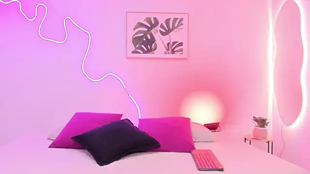 Snapshot of Cherrydollxx chatting on November 7, 2025, 12:10 pm Cherrydollxx online show from November 7, 2025, 12:10 pm