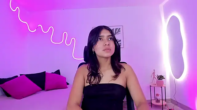 Snapshot of Cherrydollxx chatting on September 23, 2025, 12:01 pm Cherrydollxx online show from September 23, 2025, 12:01 pm