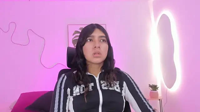 Snapshot of Cherrydollxx chatting on October 29, 2025, 12:15 pm Cherrydollxx online show from October 29, 2025, 12:15 pm