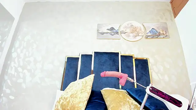 skinnyoranges online show from August 5, 2026, 8:58 pm