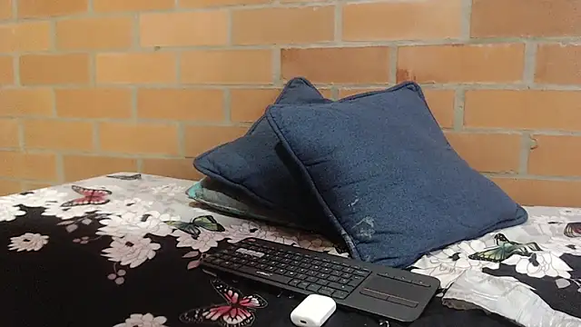 Montserrat Jay online show from February 21, 2026, 3:14 pm