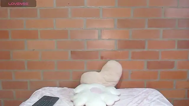 Montserrat Jay online show from September 30, 2025, 2:56 pm