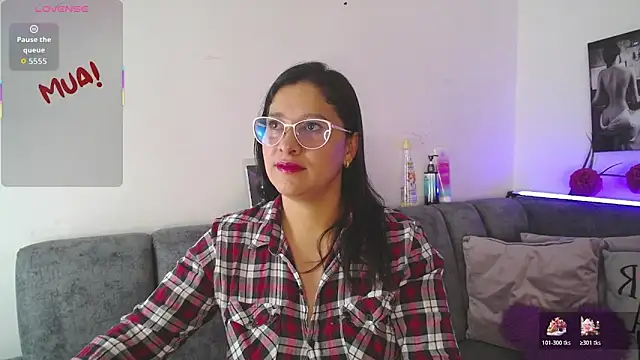 Snapshot of Alana_steel_1 chatting on March 7, 2026, 12:10 pm Alana steel 1 online show from March 7, 2026, 12:10 pm