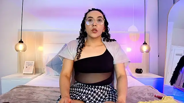 alehia cute online show from November 13, 2025, 11:19 pm