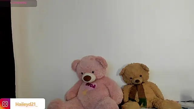 HaileyDuke online show from March 17, 2026, 10:35 pm