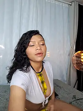 leidy morales  online show from November 17, 2025, 11:03 am