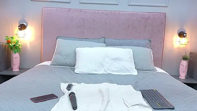 Snapshot of Camila_Hill_ chatting on March 12, 2026, 1:37 pm Camila Hill online show from March 12, 2026, 1:37 pm