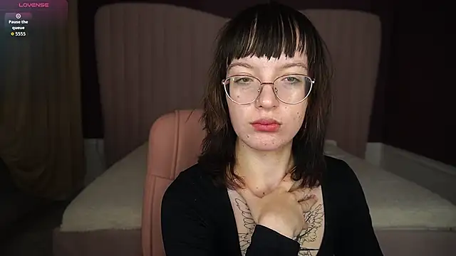 Pixie Peachh online show from October 8, 2025, 4:03 am