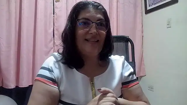 Snapshot of lina_maria99 chatting on May 19, 2026, 1:10 am lina maria99 online show from May 19, 2026, 1:10 am