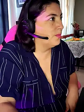 lina maria99 online show from September 30, 2025, 10:05 pm