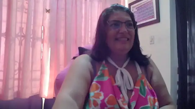 Snapshot of lina_maria99 chatting on May 15, 2026, 12:58 pm lina maria99 online show from May 15, 2026, 12:58 pm