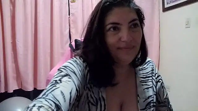 Snapshot of lina_maria99 chatting on May 26, 2026, 10:46 am lina maria99 online show from May 26, 2026, 10:46 am