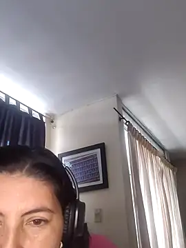 lina maria99 online show from September 26, 2025, 7:21 pm