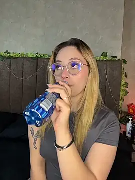 LanaMills  online show from March 6, 2026, 4:18 am